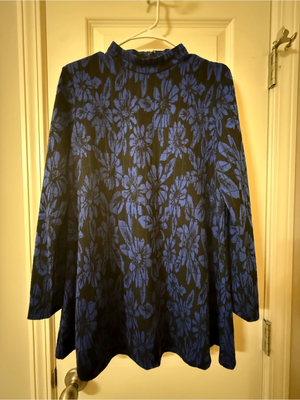 Tyler Boe Crissy Tunic Top Blue Black Floral Jacquard Mock Neck Zip Back Size L